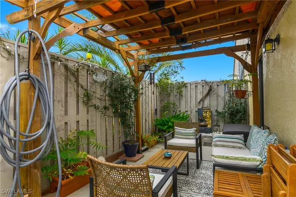 Fort Myers, FL 33919,5266 Cedarbend DR #1