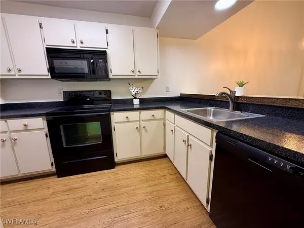 Fort Myers, FL 33919,14831 Summerlin Woods DR #6