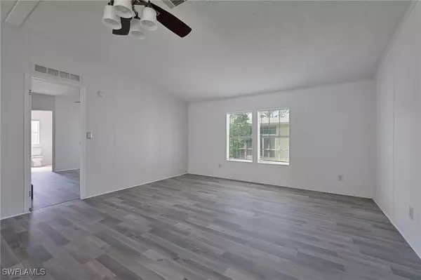 Naples, FL 34114,276 Grosbeak LN #276