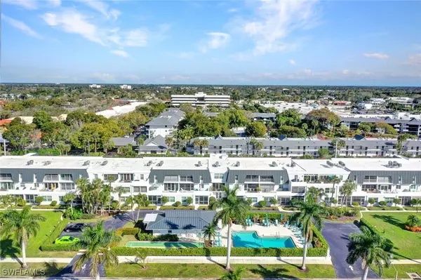 Naples, FL 34103,4200 Belair LN #302