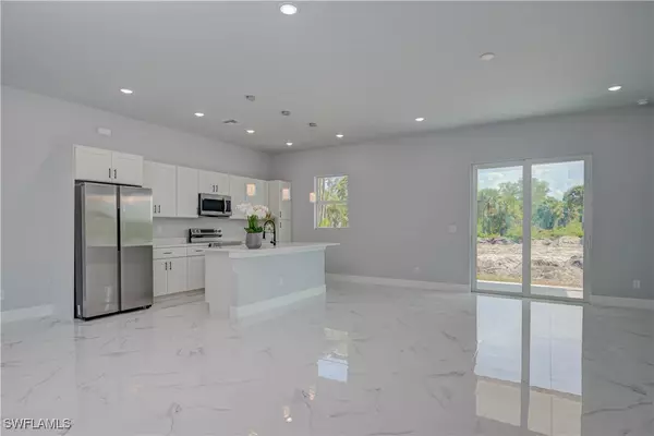 Lehigh Acres, FL 33972,1104 E 11th ST