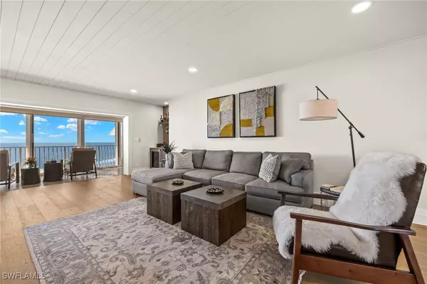 Naples, FL 34103,2901 GULF SHORE BLVD N #803S