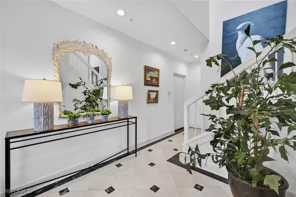 Naples, FL 34103,4021 Gulf Shore BLVD N #V19