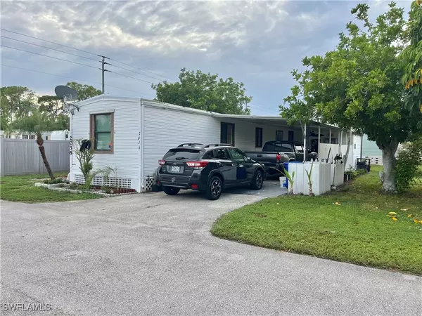 2036 Seagrape Court CT NE, Naples, FL 34110