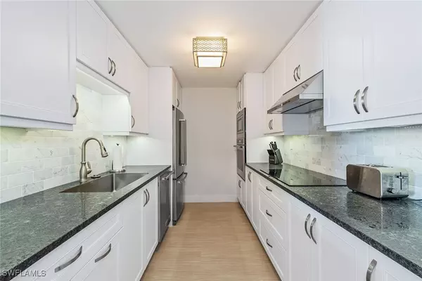 Naples, FL 34103,4001 Gulf Shore BLVD N #904