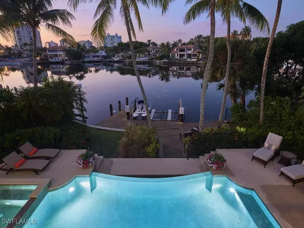 377 Pirates Bight, Naples, FL 34103