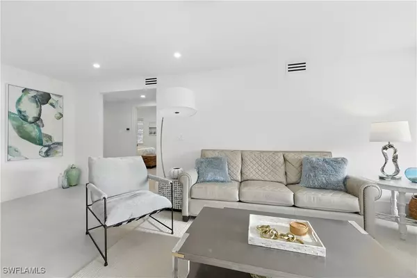 Naples, FL 34103,3070 Gulf Shore BLVD N #107