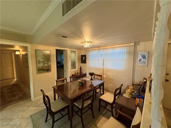 Naples, FL 34103,383 Harbour DR #207