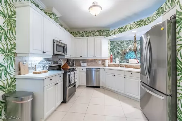 Naples, FL 34109,1540 Clermont DR #F204