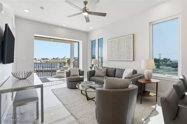 Fort Myers Beach, FL 33931,855 Lagoon ST #2