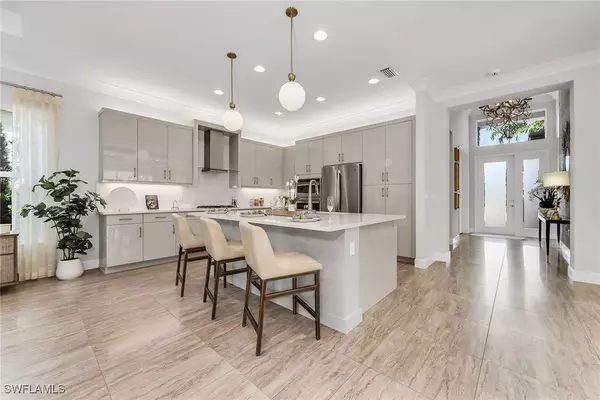 11241 Daphne CT, Naples, FL 34120