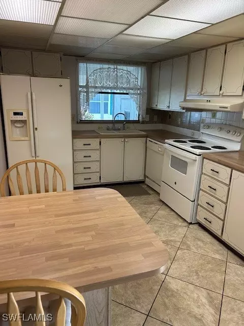 Naples, FL 34112,611 Charlemagne BLVD