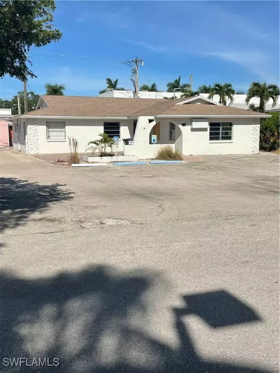 843 Myrtle TER, Naples, FL 34103