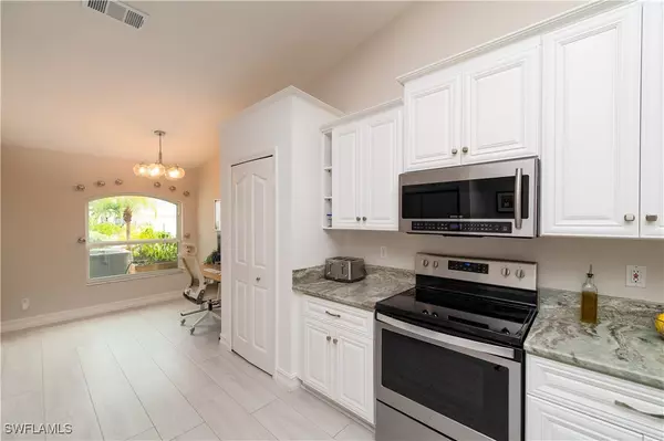 Naples, FL 34104,5433 Whitten DR #106