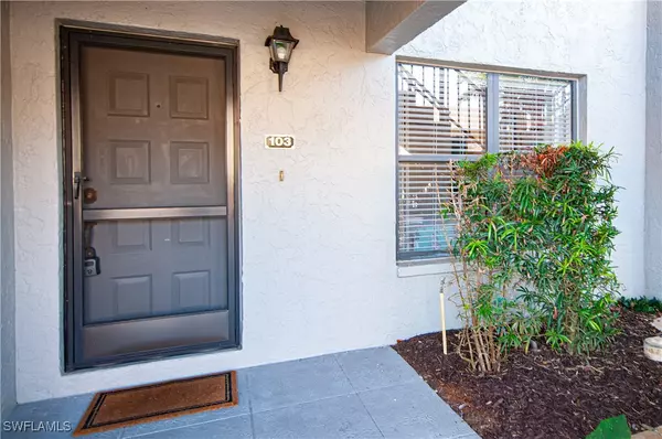 Naples, FL 34116,1208 Commonwealth CIR #J103