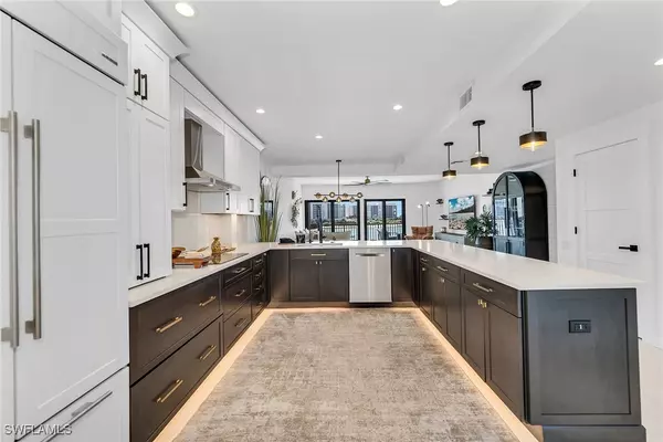 Naples, FL 34113,533 La Peninsula BLVD #533