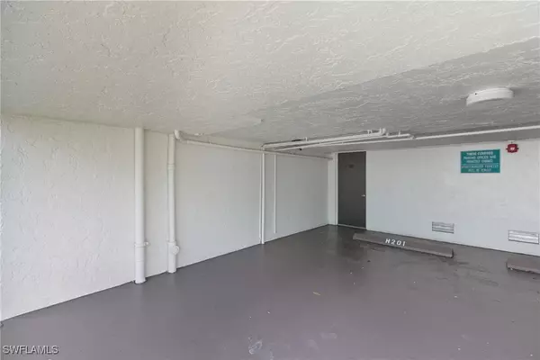 Marco Island, FL 34145,1011 Anglers CV #H201