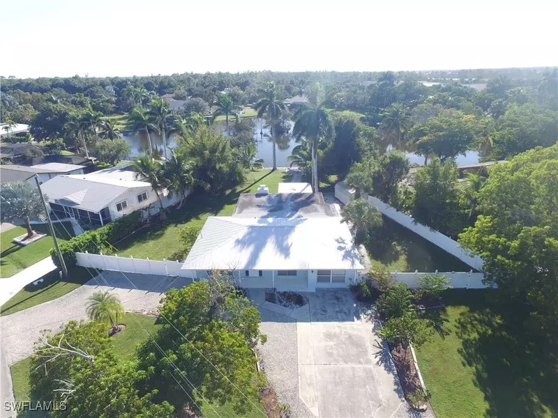 22 Constitution DR, Naples, FL 34112