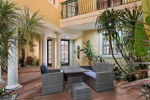 Naples, FL 34102,1160 Clam CT #3