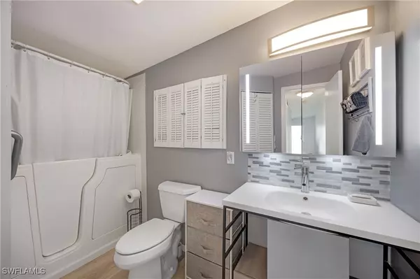 Naples, FL 34108,736 92nd AVE N