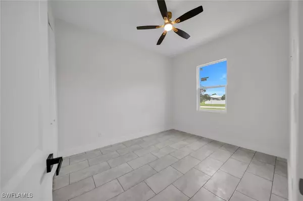 Lehigh Acres, FL 33973,4833-4835 Leonard BLVD S