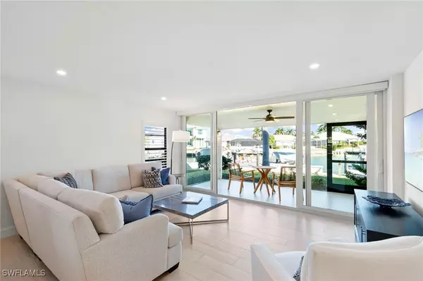 Marco Island, FL 34145,880 Huron CT #107