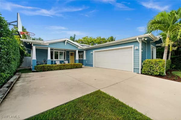 2499 10th ST N, Naples, FL 34103