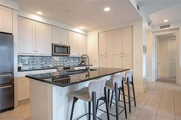 Naples, FL 34102,1030 3rD AVE S #504