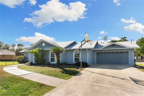 Naples, FL 34117,1061 15th ST SW