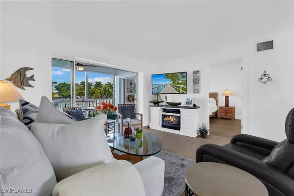 Naples, FL 34102,1100 Little Neck CT #F53