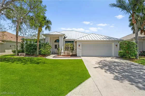 2640 White Cedar LN, Naples, FL 34109