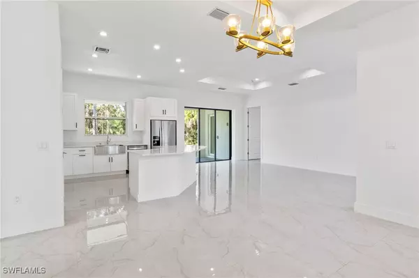 Naples, FL 34117,1081 Desoto BLVD S