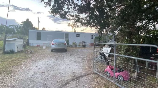 8106 Penny DR, North Fort Myers, FL 33917