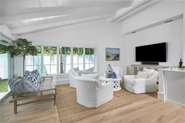 Naples, FL 34102,742 11th AVE S