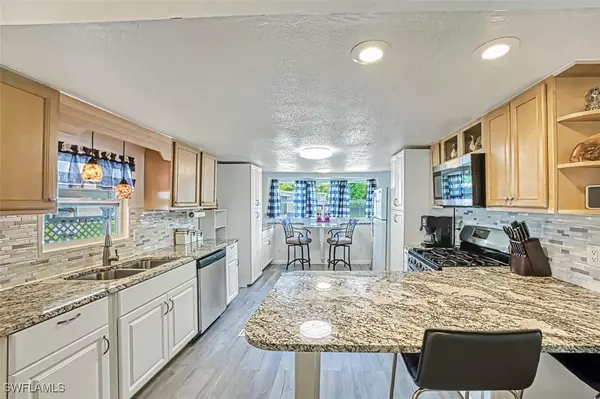 114 Moorhead MNR #114, Naples, FL 34112