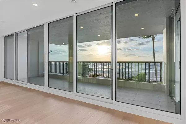 Naples, FL 34103,2388 Gulf Shore BLVD N #204