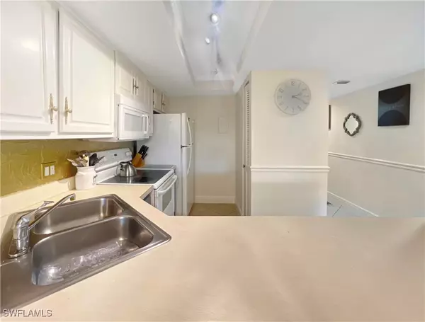 Naples, FL 34103,600 Neapolitan WAY #342