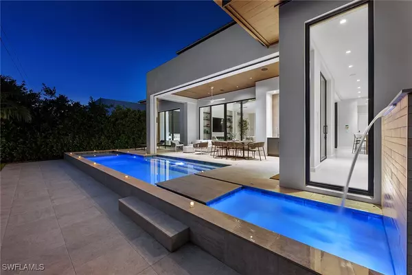 Naples, FL 34102,788 7th AVE N