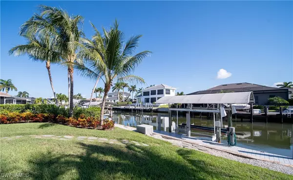 Marco Island, FL 34145,911 Heron CT