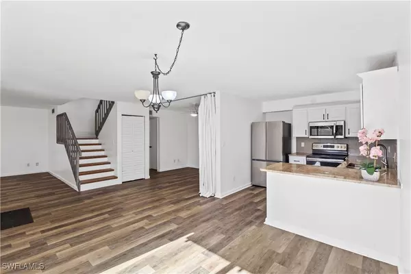 Fort Myers, FL 33907,4001 Sandlewood LN #4