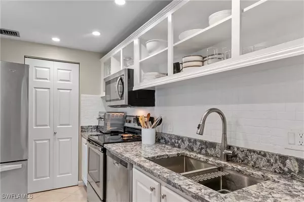 Naples, FL 34103,788 Park Shore DR #B34