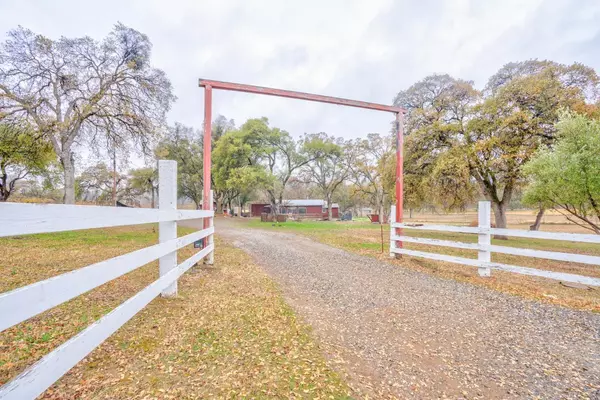 6961 N State Highway 49, Mariposa, CA 95338