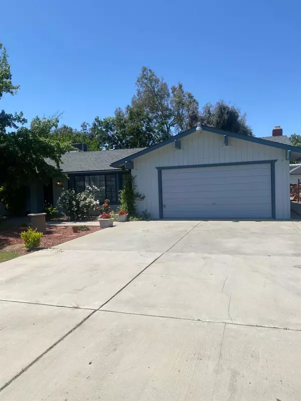 8019 N Marion AVE, Clovis, CA 93619