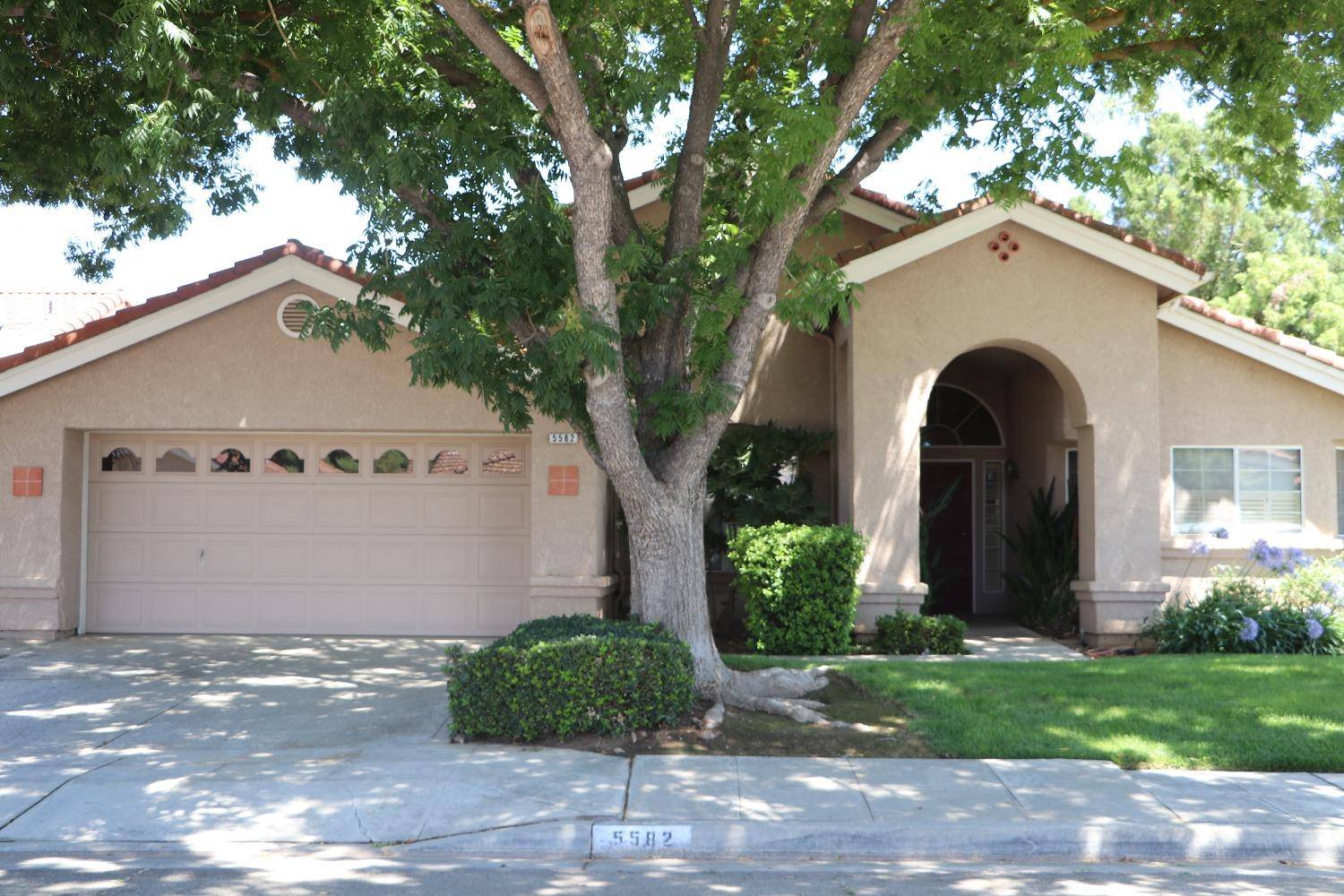 5582 W Wathen AVE, Fresno, CA 93722