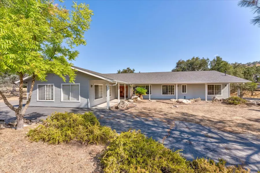 43071 Running Deer DR, Coarsegold, CA 93614