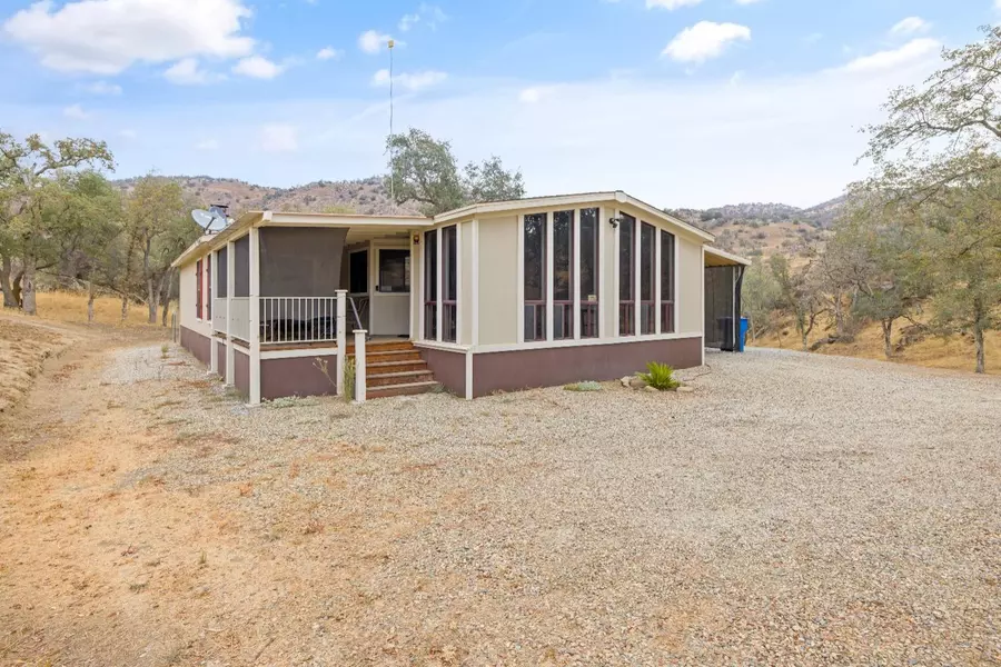 38772 Deerbrook LN, Squaw Valley, CA 93675