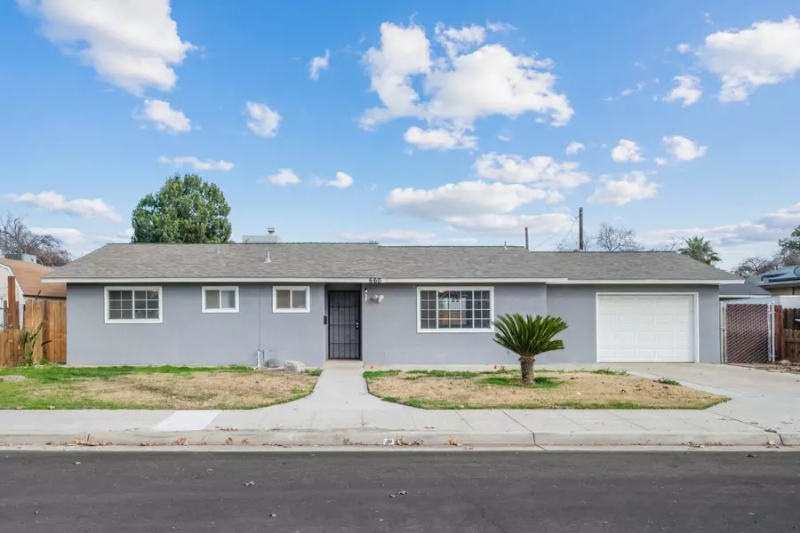 660 J ST, Parlier, CA 93648