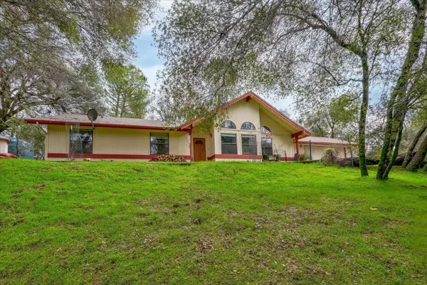 38711 Golden Ball DR, Oakhurst, CA 93644