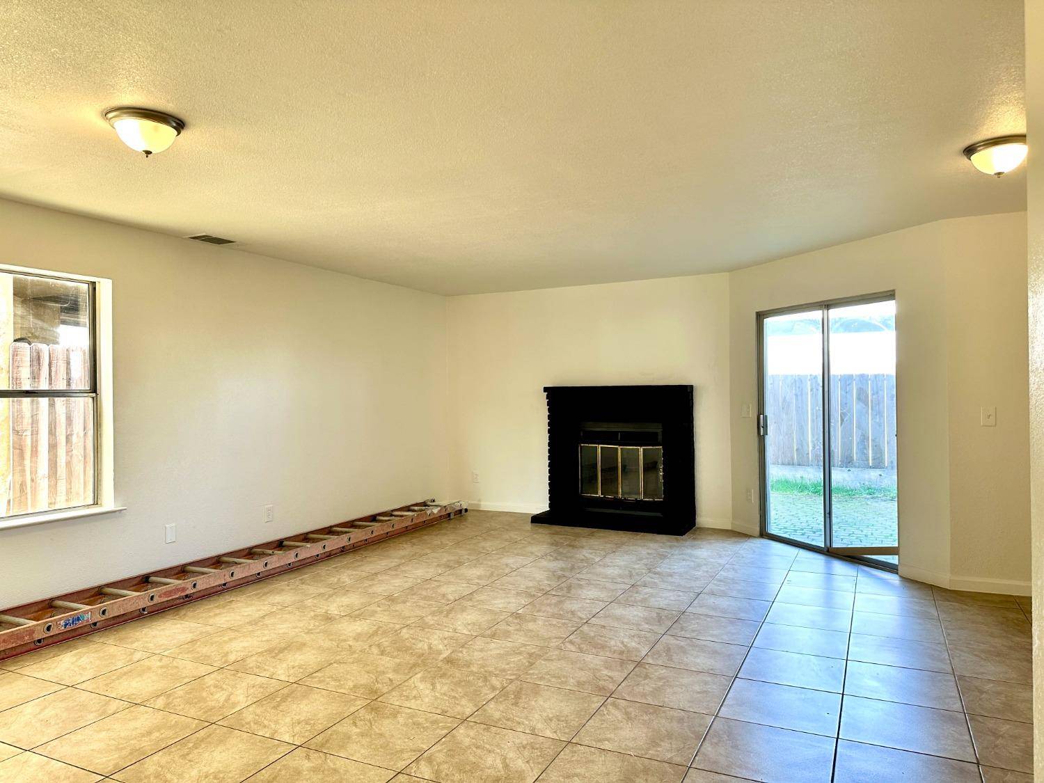 Fresno, CA 93722,2511 N Knoll AVE
