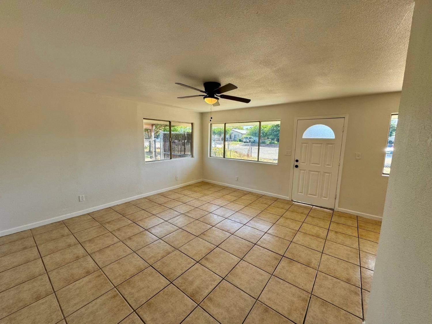 Orange Cove, CA 93646,1073 8th ST